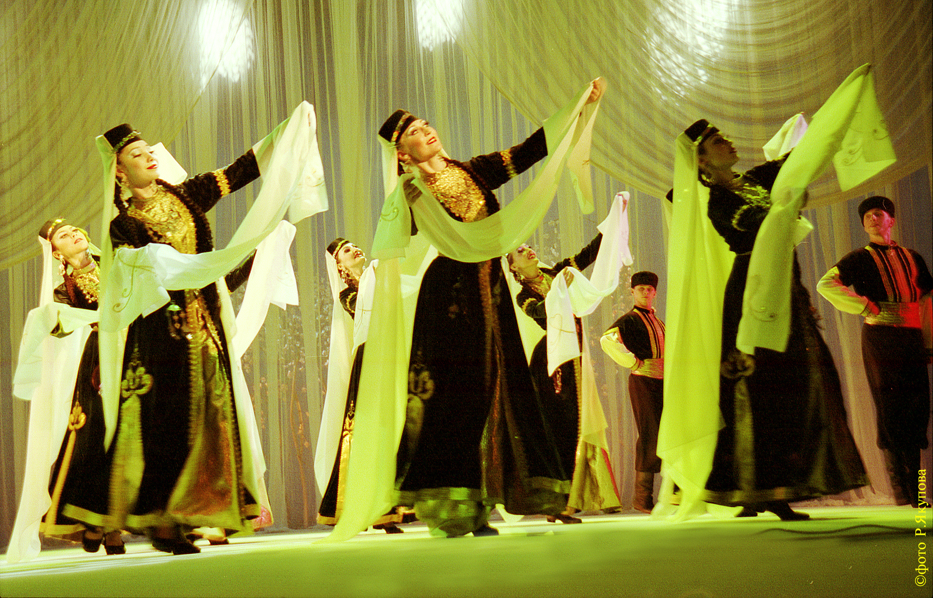 Танец Крымских татар “Бахчисарайская Хайтарма”